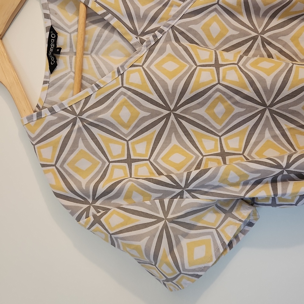 Grey Yellow Geometric Pattern Scrub Top - Picture 2 of 2